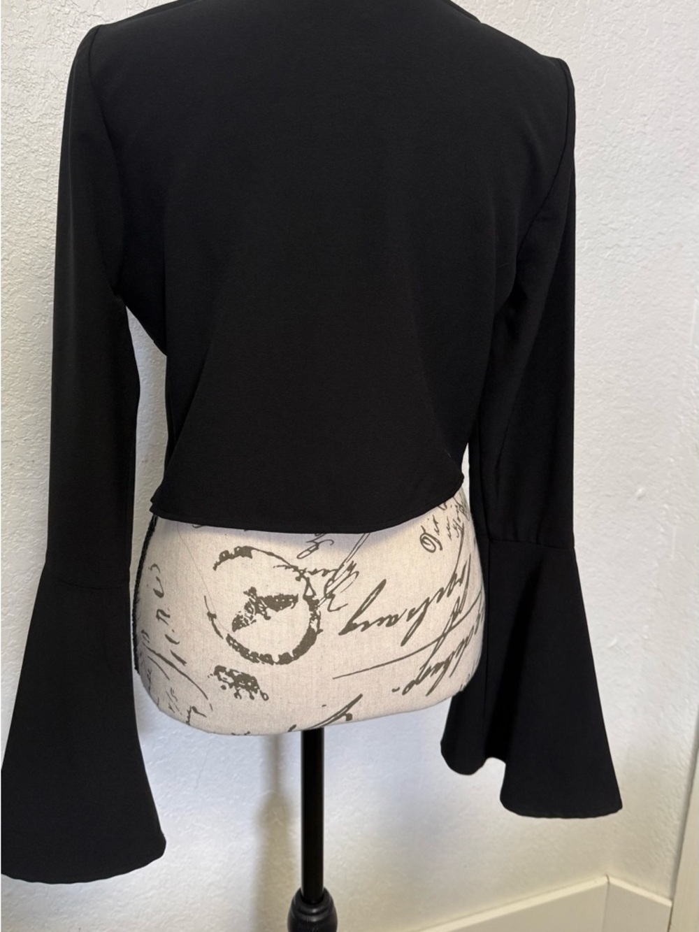 kendall + kylie black bell sleeve crop top - size small - Picture 7 of 12